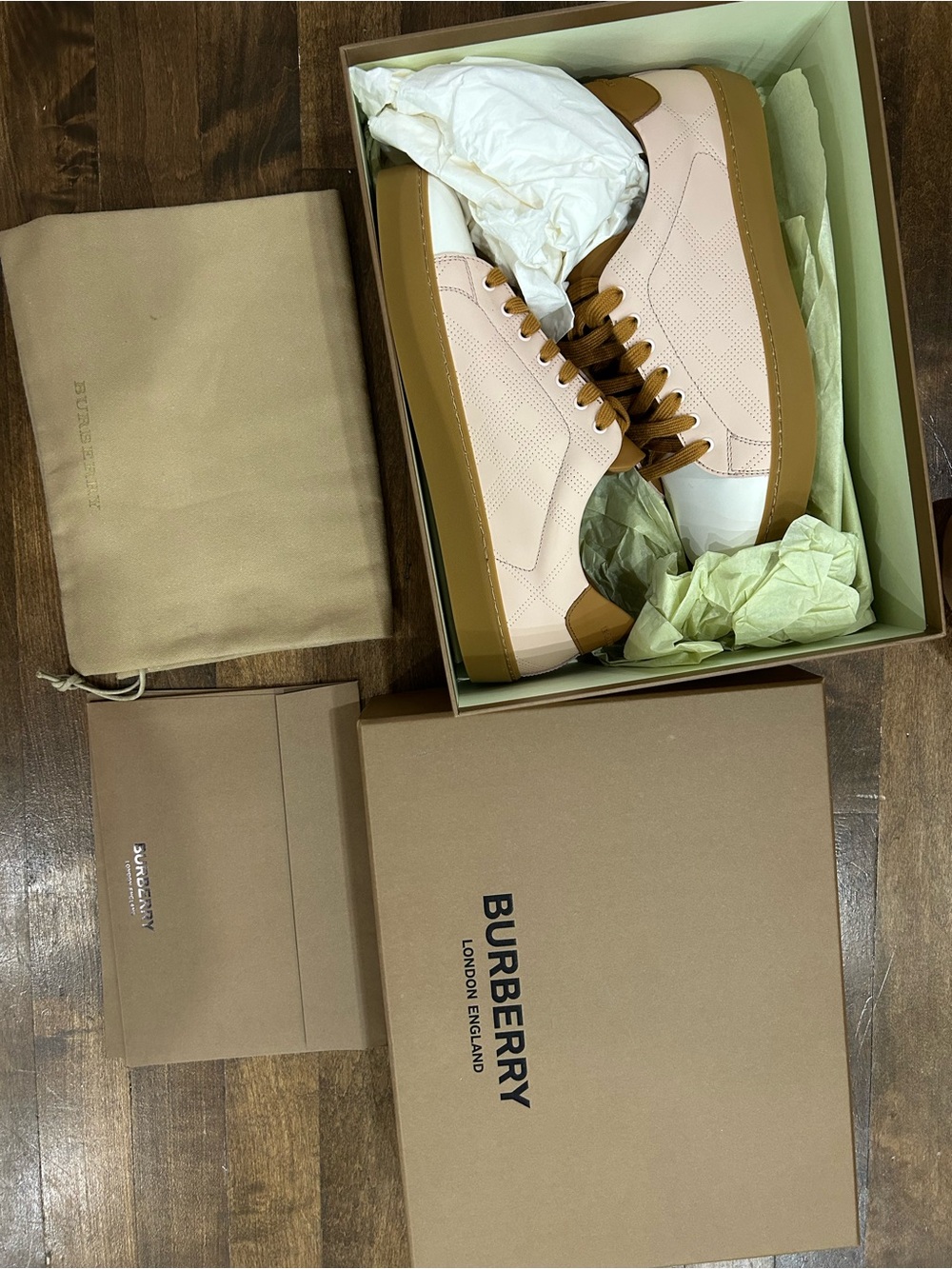NEW IN BOX - Burberry leather sneakers size 9.5 (40.5) - Picture 2 of 10